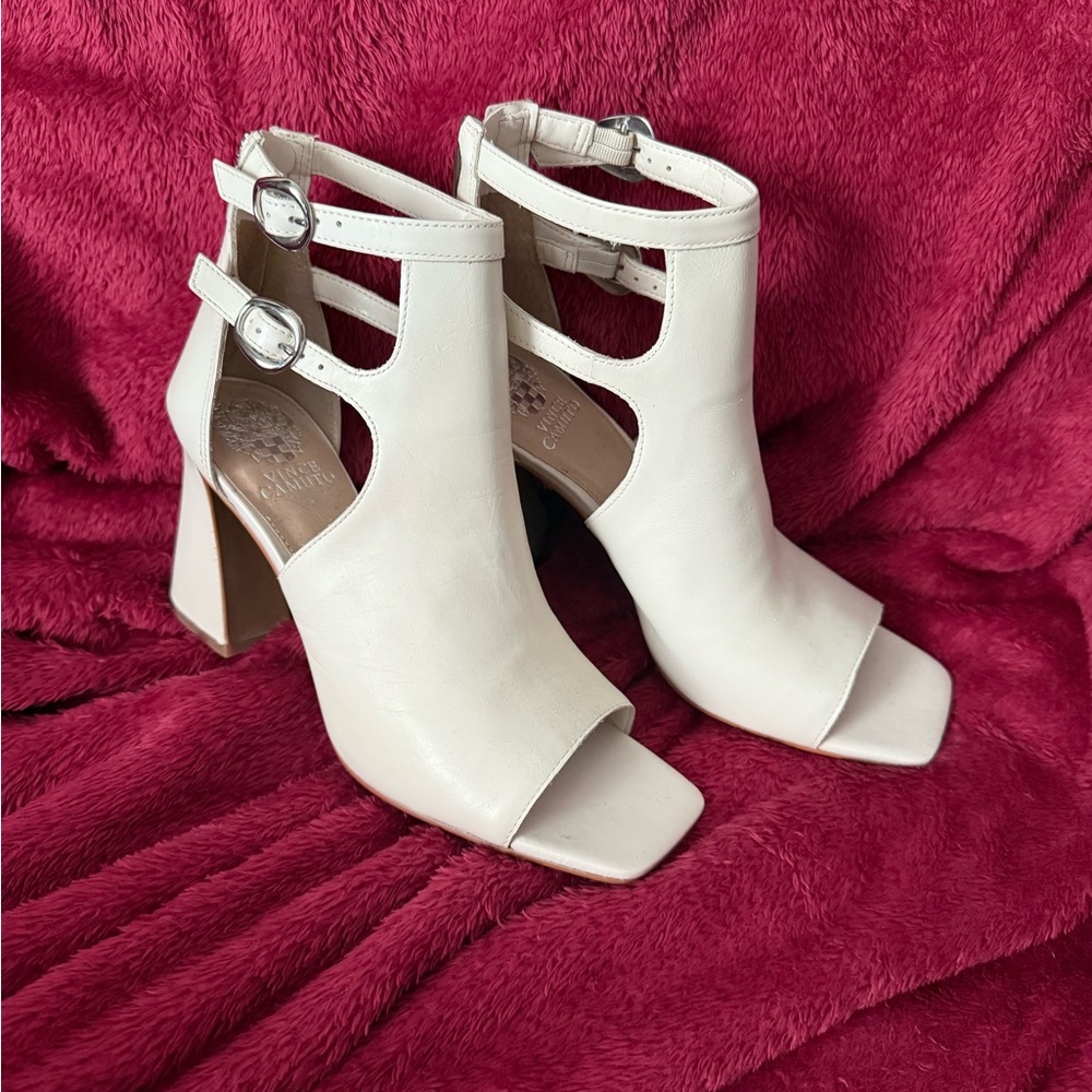 White Heeled Boots with Chunky Heel and Cage Design